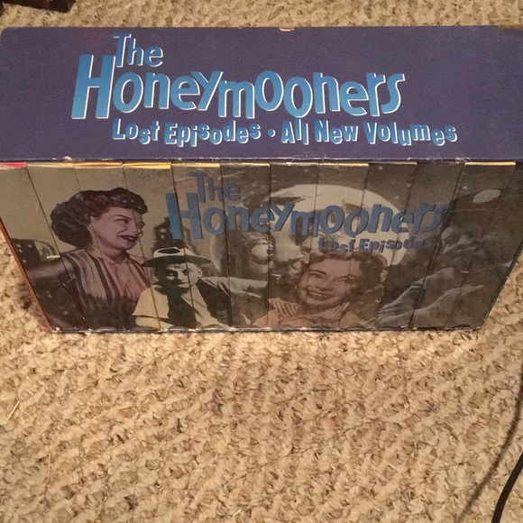 Vintage honeymooners lost episodes, case of 12 video cassettes - Picture 2 of 5